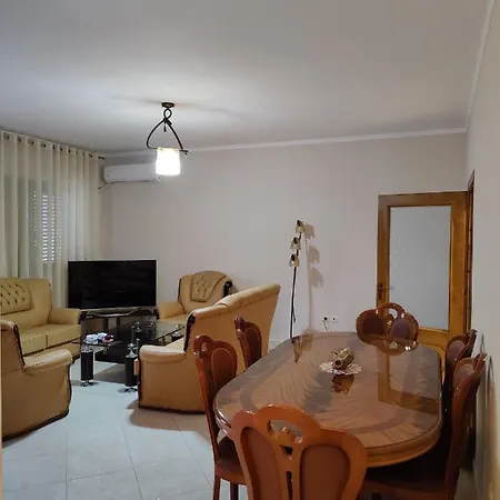 City Center Apartment *